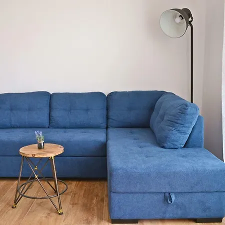 Anna With Parking Apartment