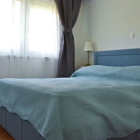 Anna With Parking Apartment *