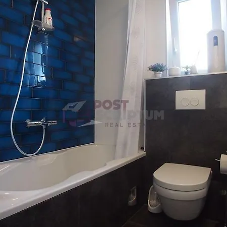 Anna With Parking Apartment