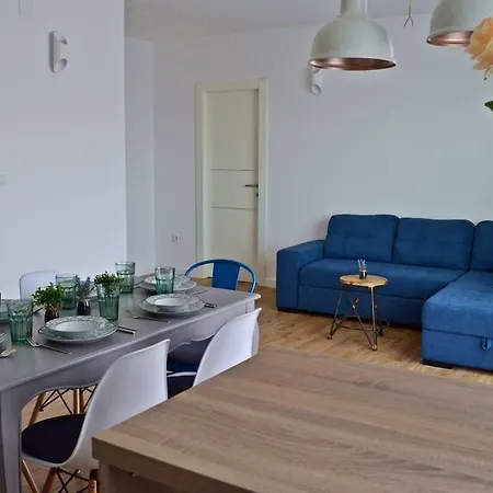 Апартаменты Anna With Parking