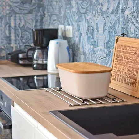 Anna With Parking Сплит