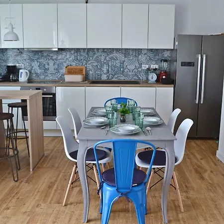 Anna With Parking Апартаменты