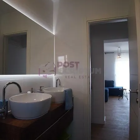 Anna With Parking Сплит