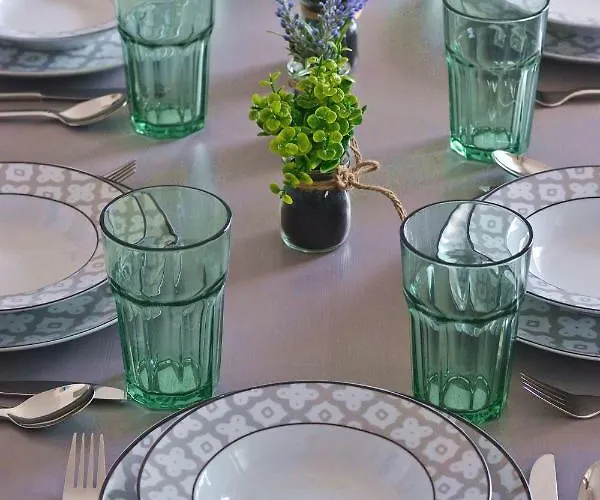 Anna With Parking Split